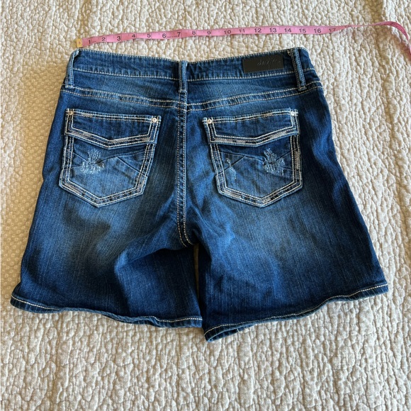 Daytrip Shorts - Picture 2 of 3